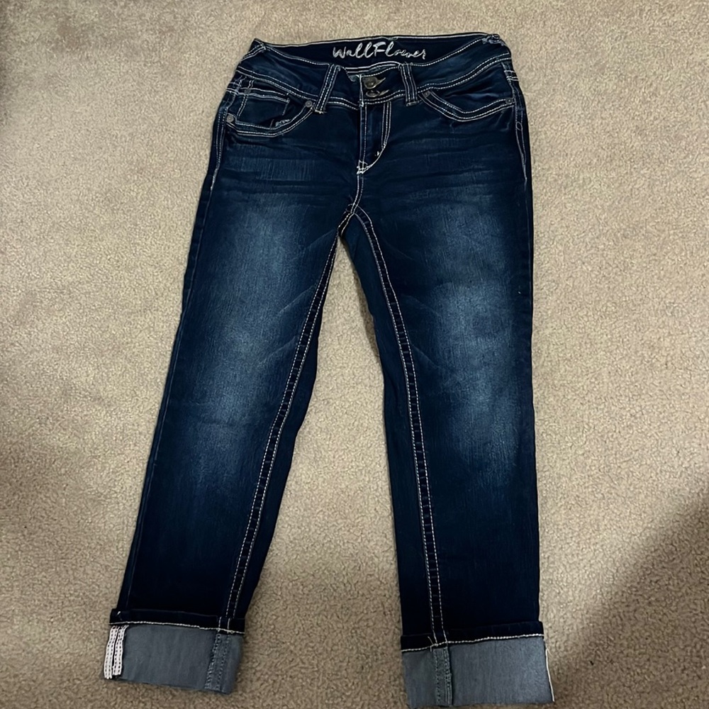 Wallflower size 3 dark denim cropped ankle jeans stretch